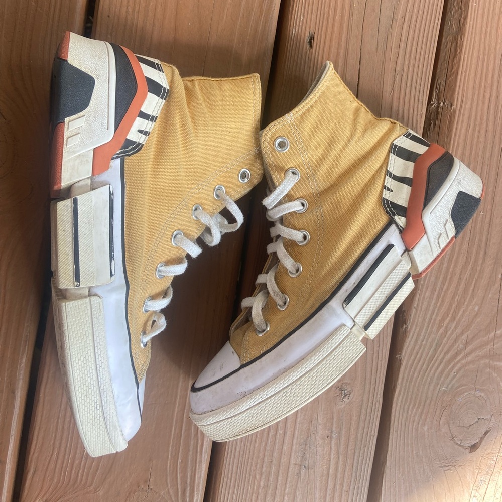 *RARE* Converse CHUCK TAYLOR